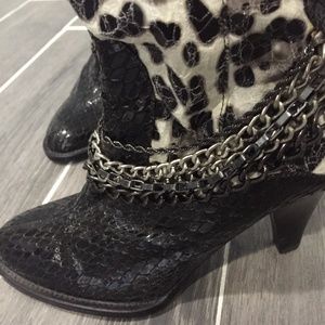 Beautiful animal print cowboy style boots - Bree